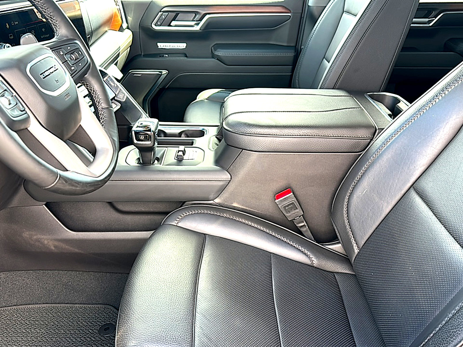 Used 2024 GMC Sierra 1500 Denali w/ Denali Reserve Package AWD/4WD image 13