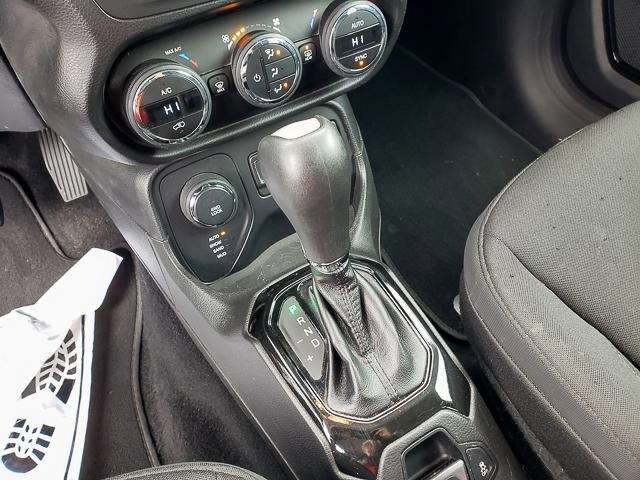 Used 2016 Jeep Renegade Latitude image 15