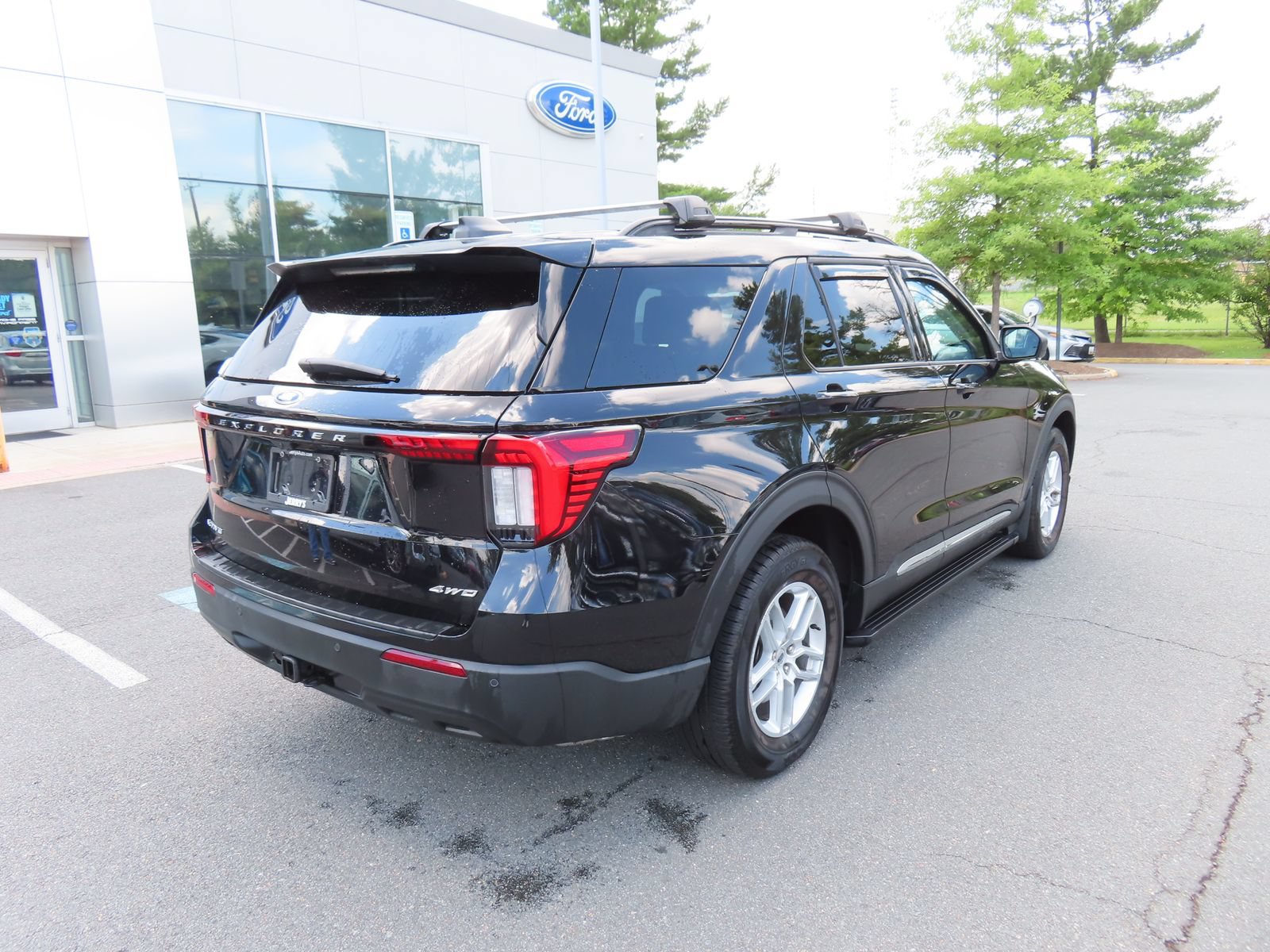 Certified 2025 Ford Explorer Active AWD/4WD image 6
