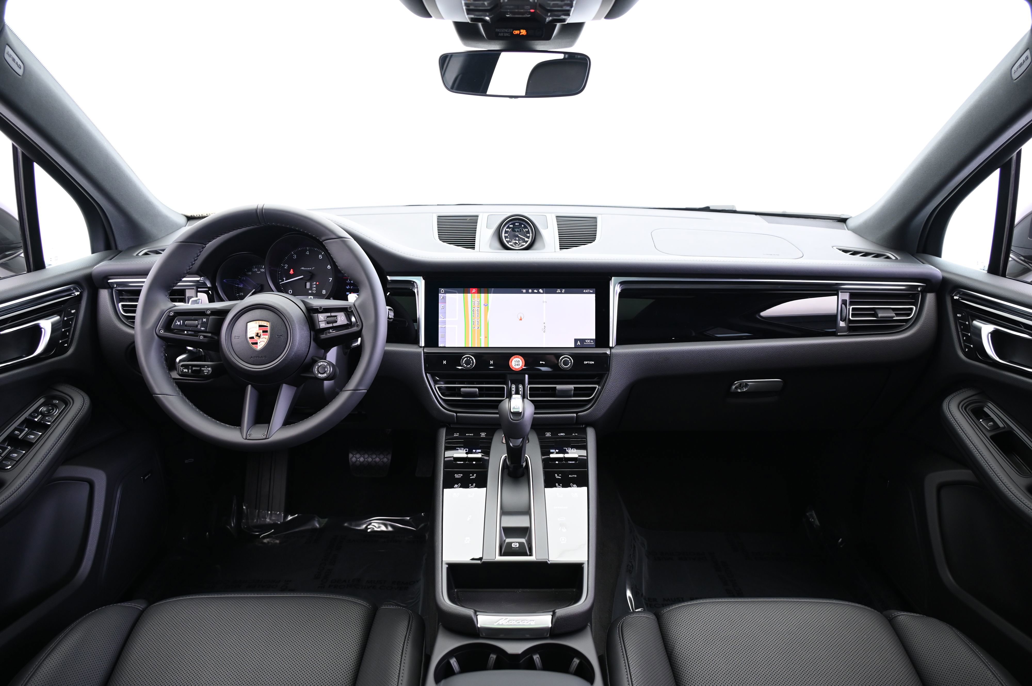 Certified 2025 Porsche Macan image 39