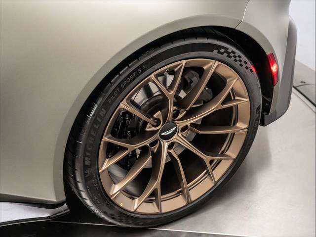 Used 2025 Aston Martin V8 Vantage Coupe RWD image 8