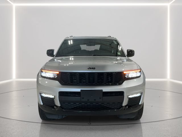 Used 2025 Jeep Grand Cherokee L Limited w/ Black Appearance Package AWD/4WD image 9