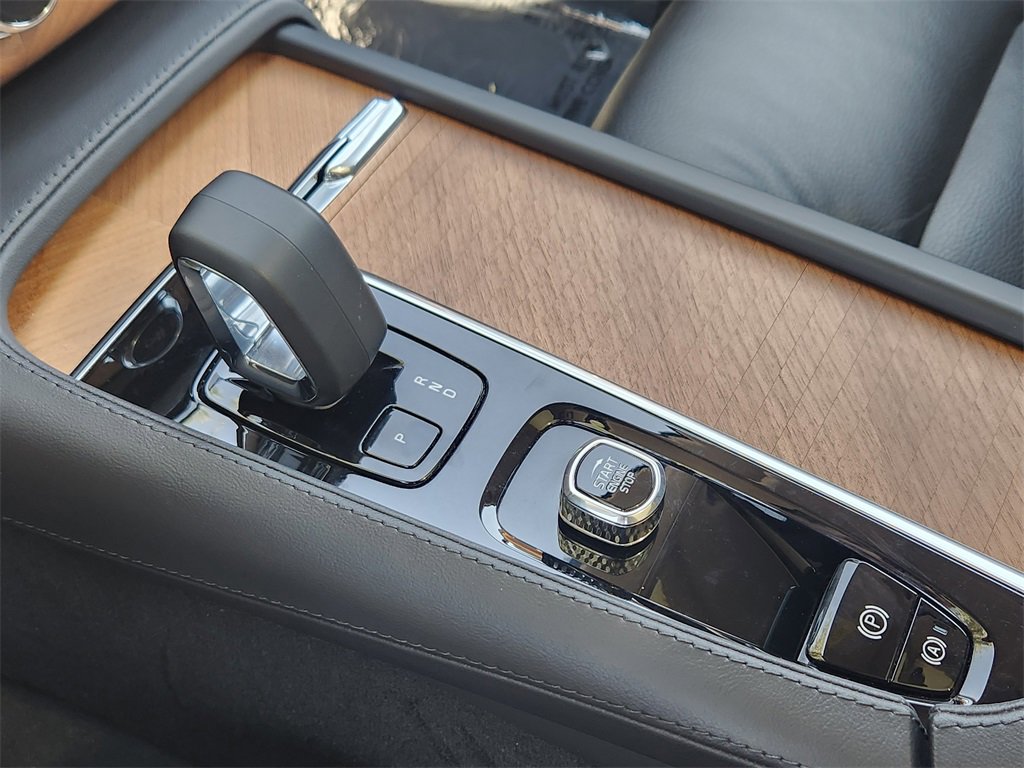 Used 2023 Volvo XC90 T8 Plus w/ Protection Package Premier image 17