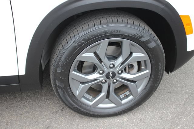 Used 2024 Kia Seltos LX AWD/4WD image 16