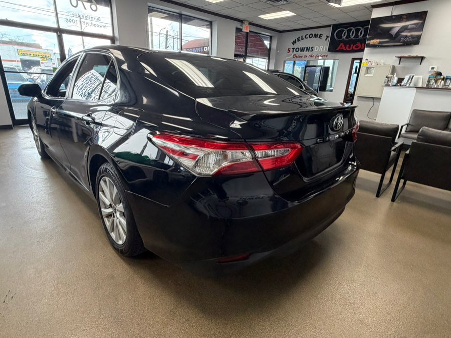 Used 2018 Toyota Camry LE FWD image 10