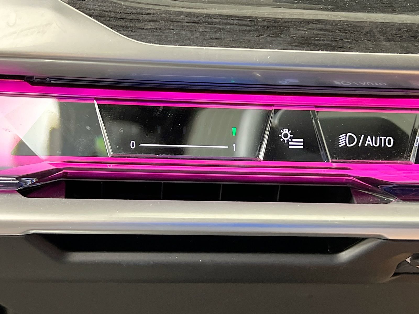 Used 2025 BMW 740i xDrive image 11