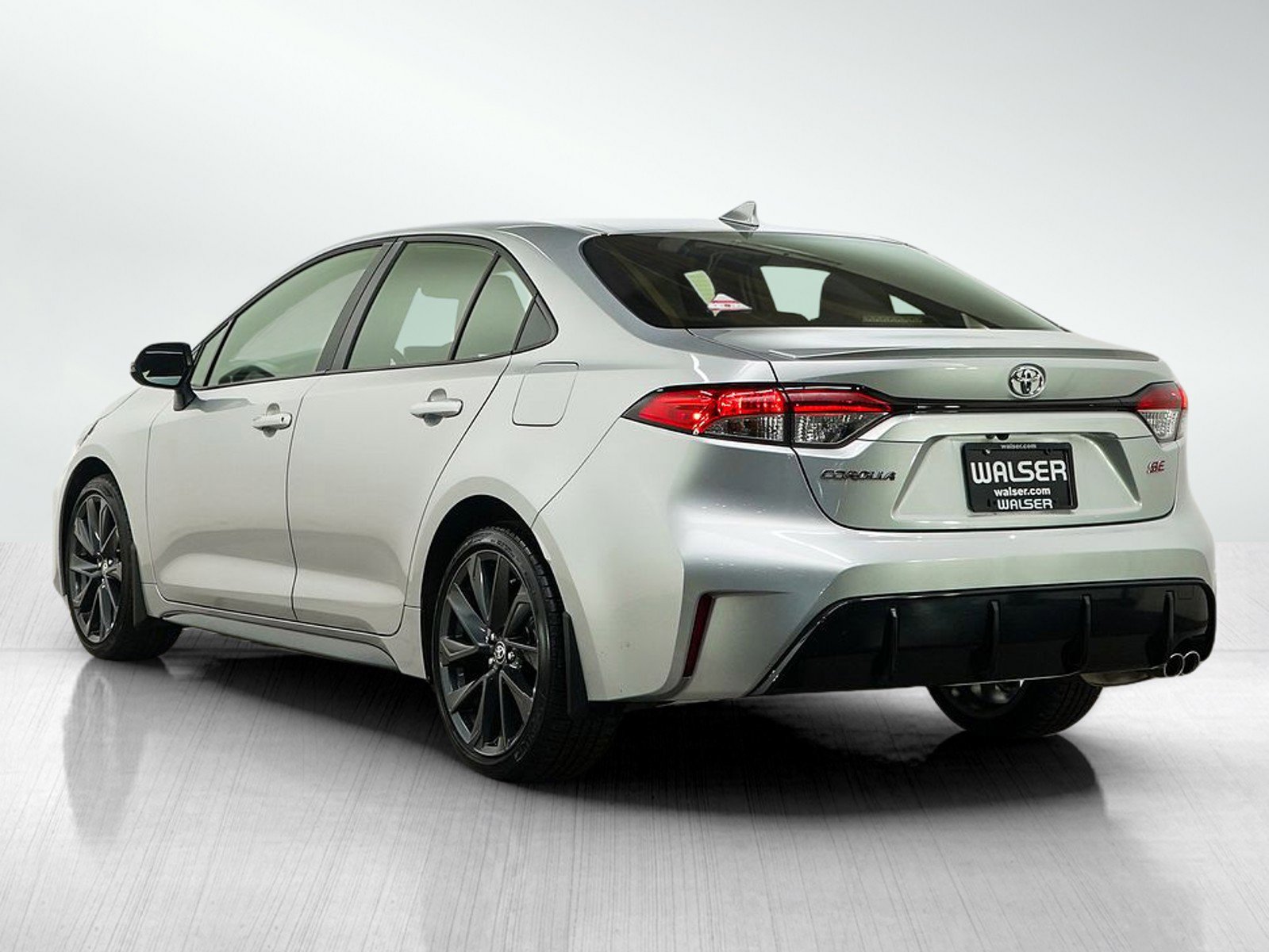 Used 2024 Toyota Corolla SE image 3