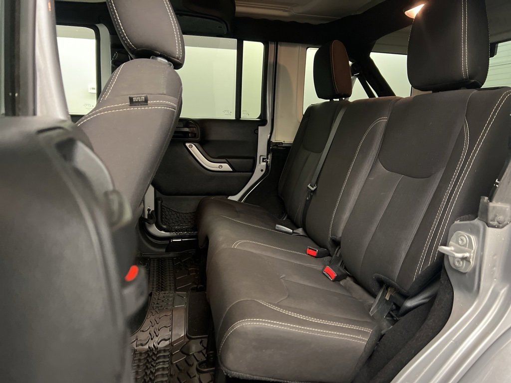 Used 2018 Jeep Wrangler Unlimited Sahara image 18