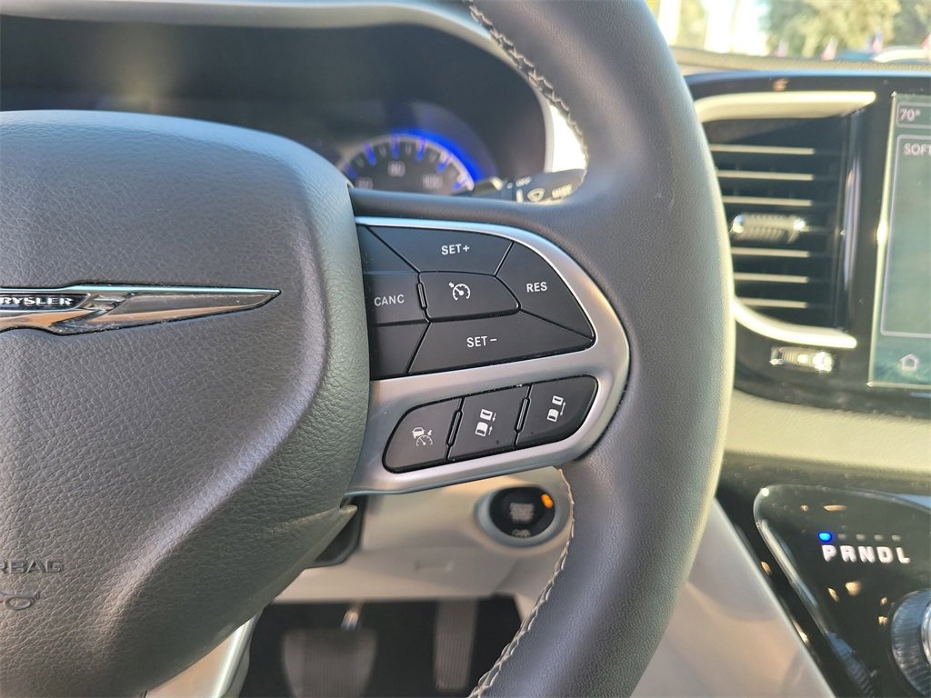 Used 2024 Chrysler Pacifica Touring-L image 20