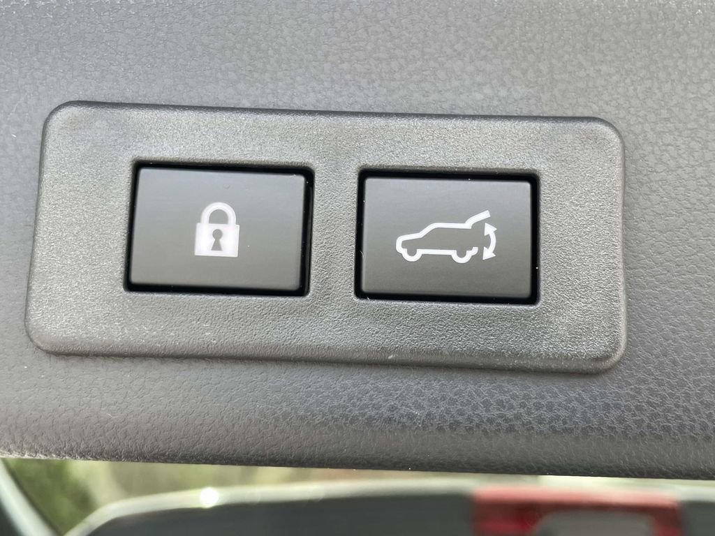 Used 2024 Subaru Ascent Touring image 11