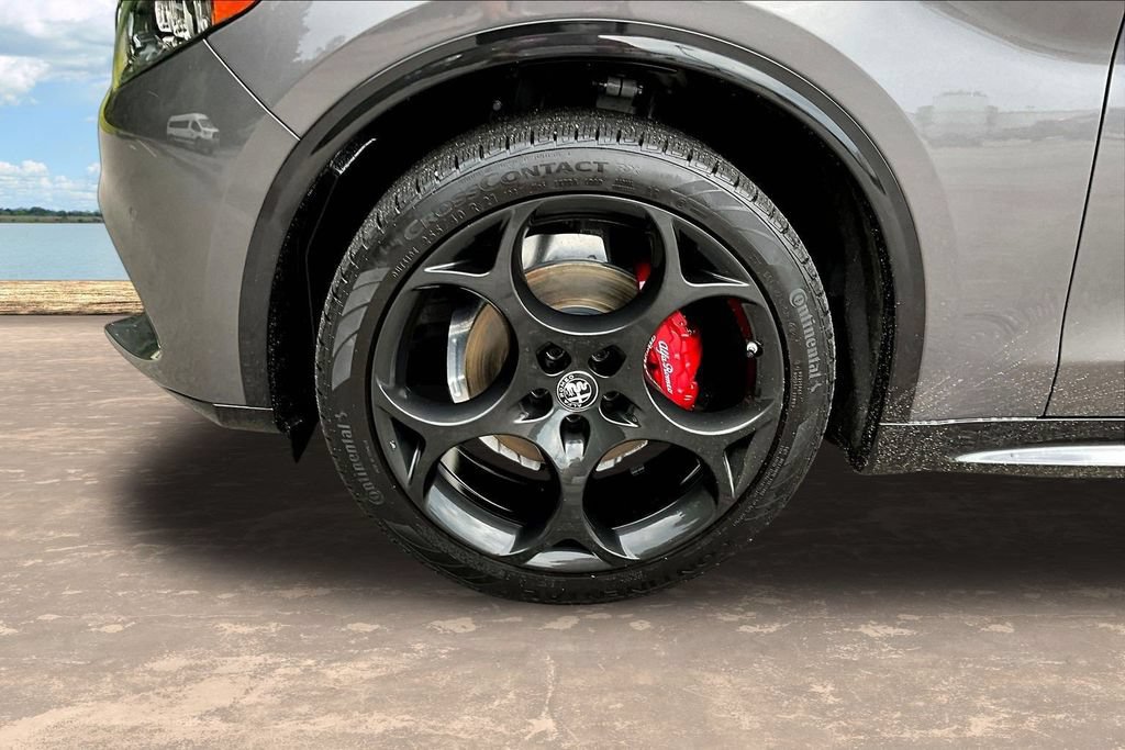 Used 2024 Alfa Romeo Stelvio Veloce AWD/4WD image 36