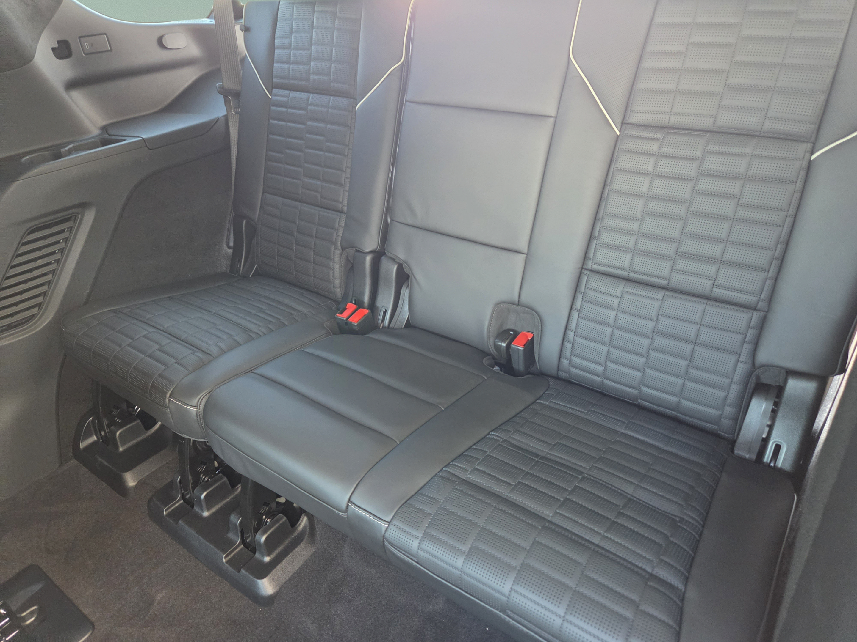 Used 2026 Cadillac Escalade Platinum Sport w/ LPO, ONYX Package AWD/4WD image 29