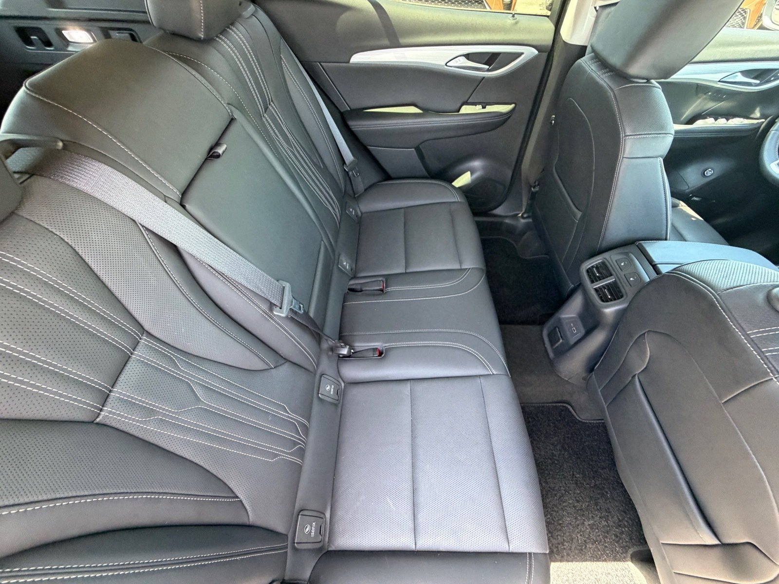 Used 2025 Buick Envision Avenir AWD/4WD image 11