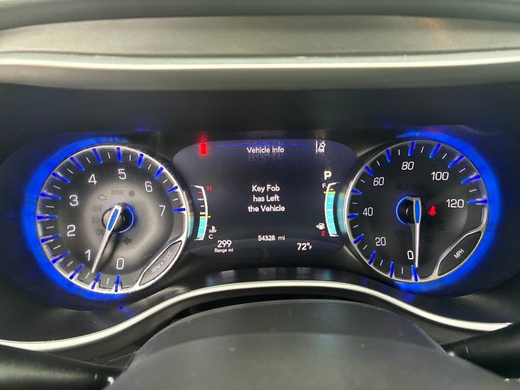 Used 2024 Chrysler Pacifica Touring-L image 16