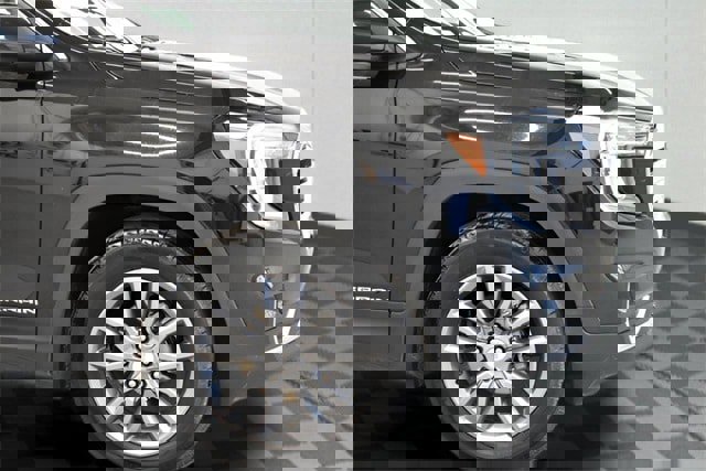 Used 2024 GMC Terrain SLT image 13