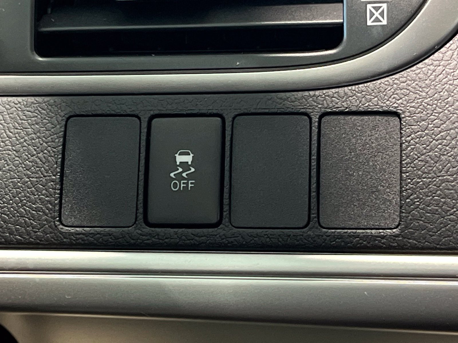 Used 2012 Toyota Camry LE FWD image 29