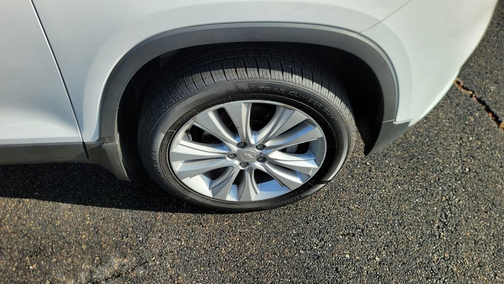 Used 2018 Chevrolet Trax Premier w/ LPO, Cargo Package image 15