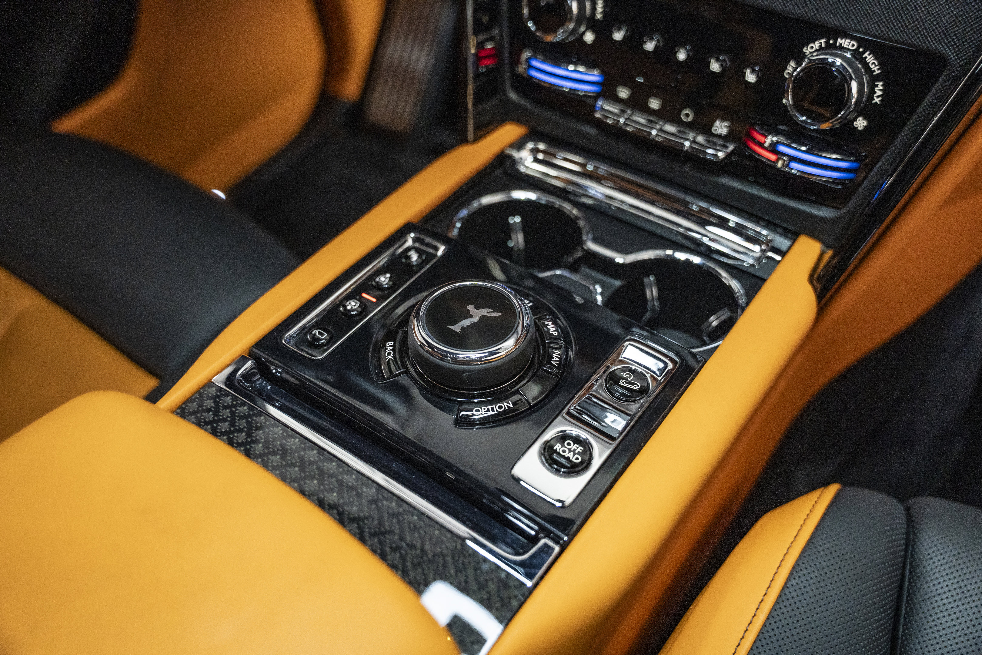 Used 2023 Rolls-Royce Cullinan Black Badge w/ Leather Finishing Pack image 46