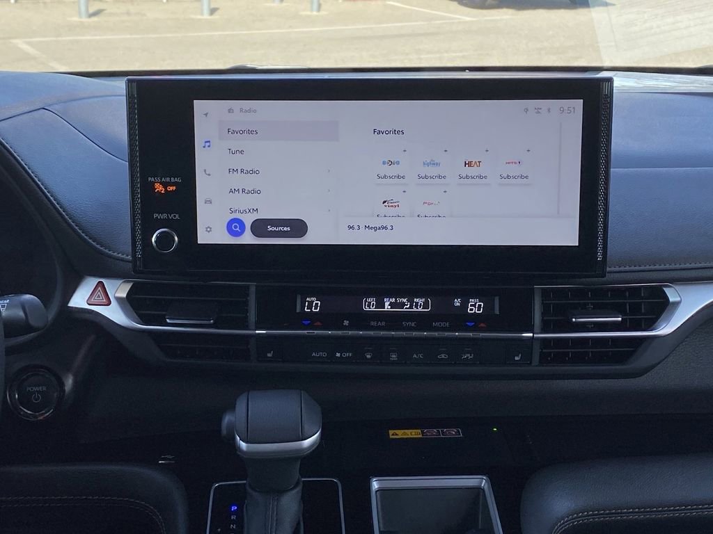 Certified 2025 Toyota Sienna XLE Woodland Edition image 27