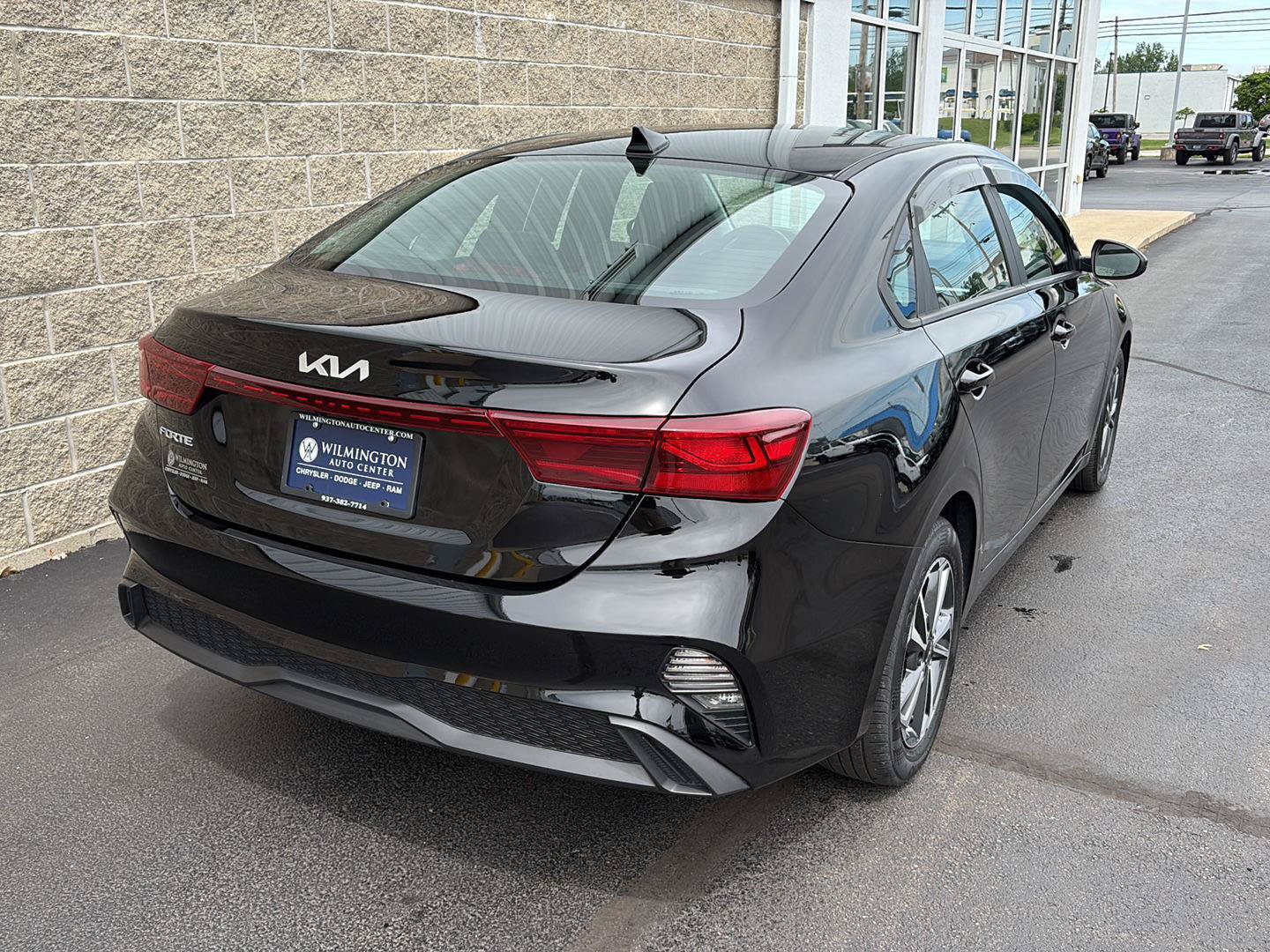 Used 2024 Kia Forte LXS FWD image 3