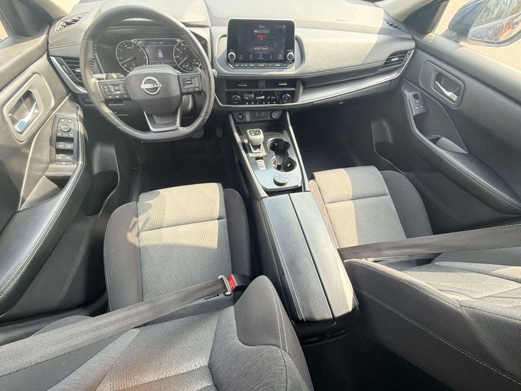 Used 2025 Nissan Rogue SV image 19