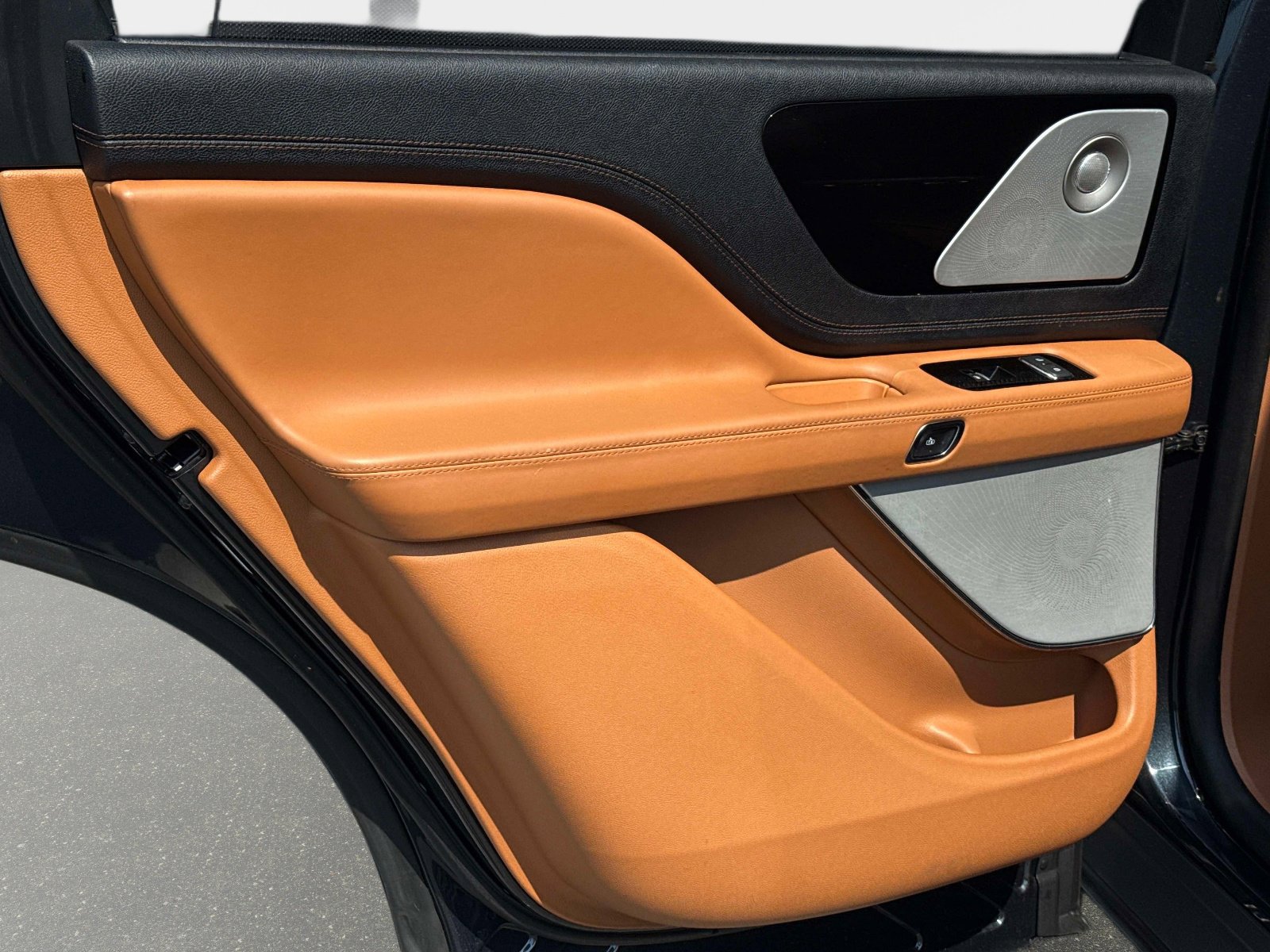 Used 2020 Lincoln Aviator Black Label w/ Class IV Trailer Tow Package image 15