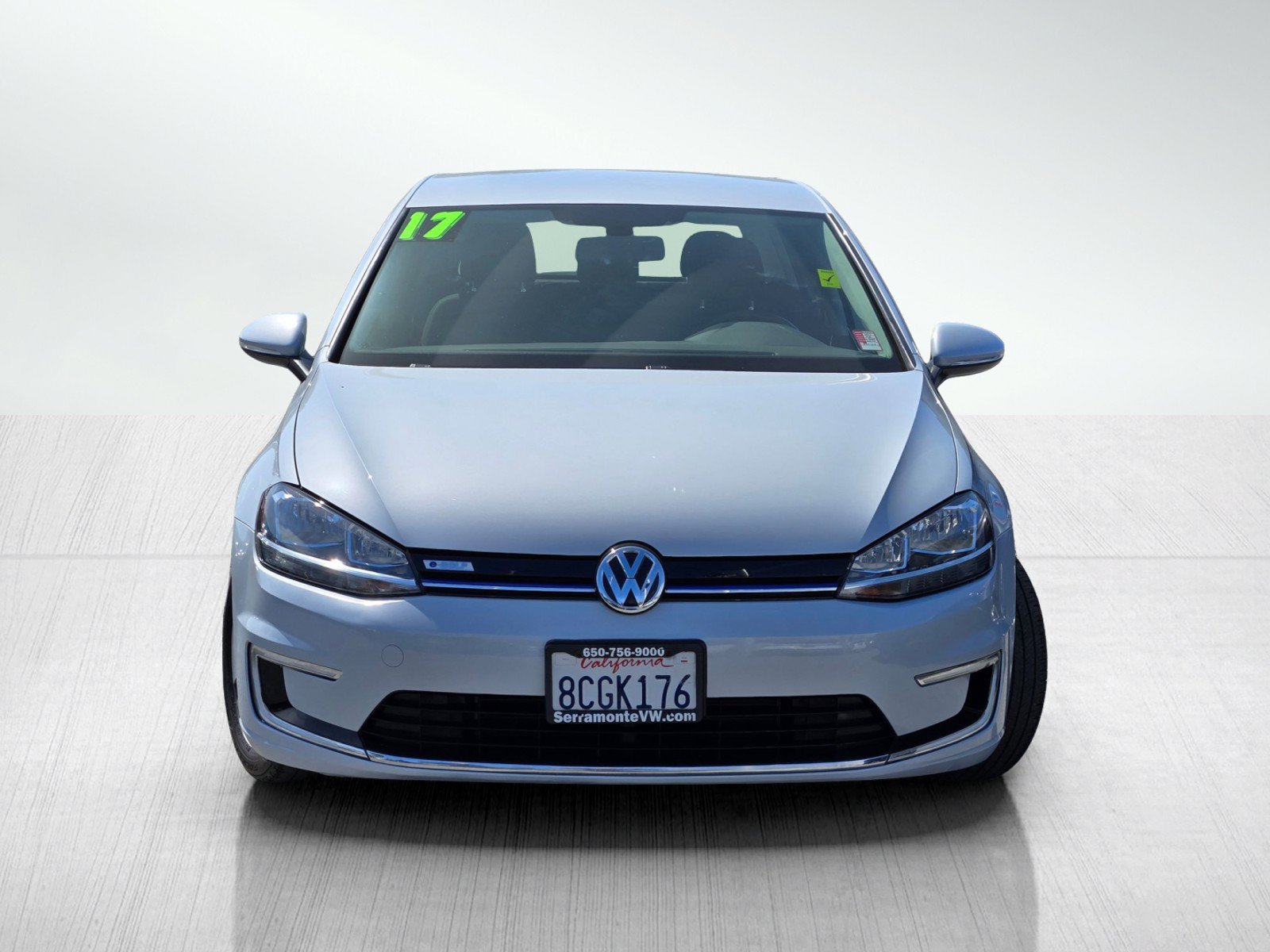 Used 2017 Volkswagen e-Golf SE FWD image 2