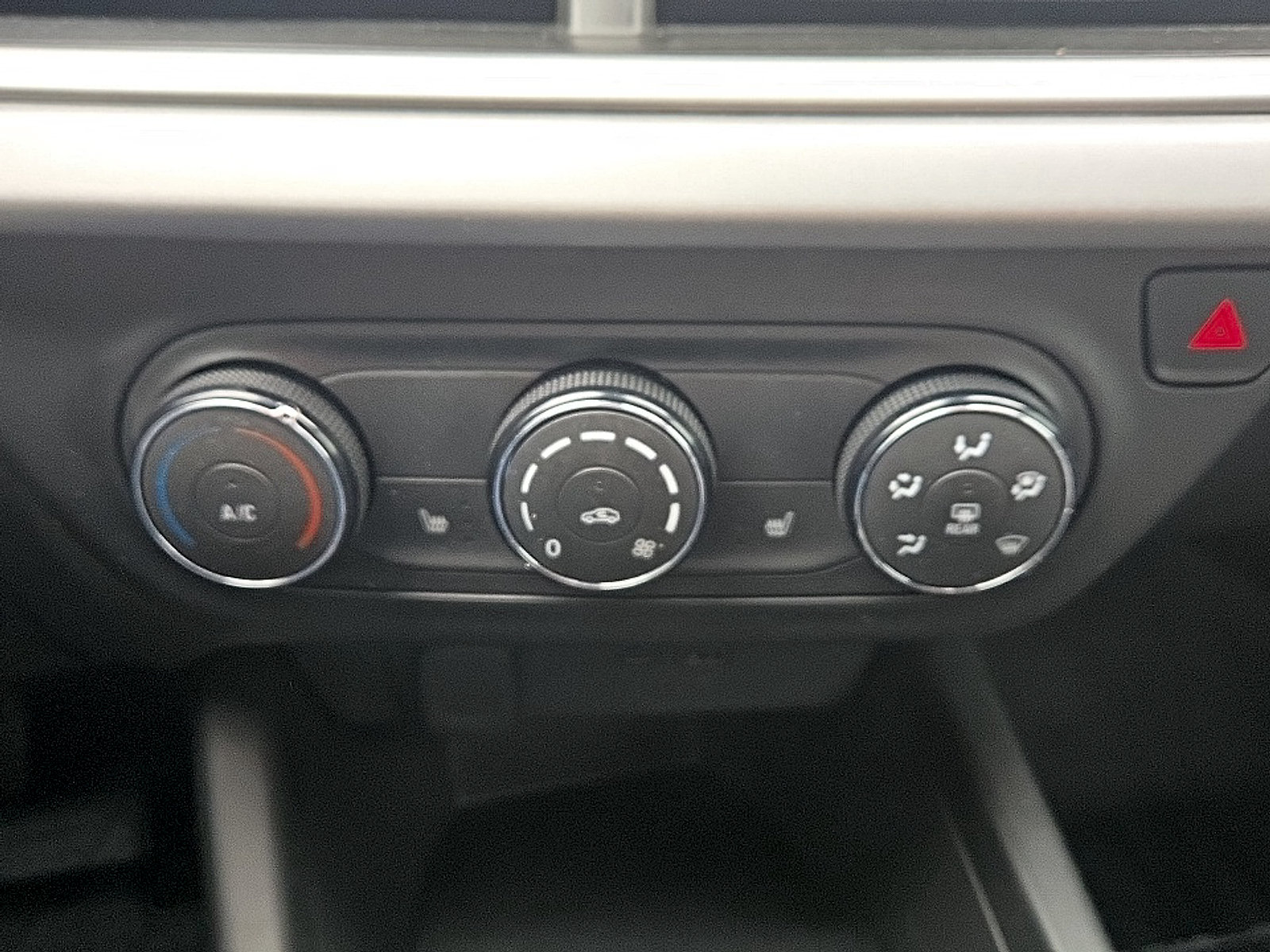 Used 2024 Chevrolet Trax LS w/ LS Convenience Package FWD image 19