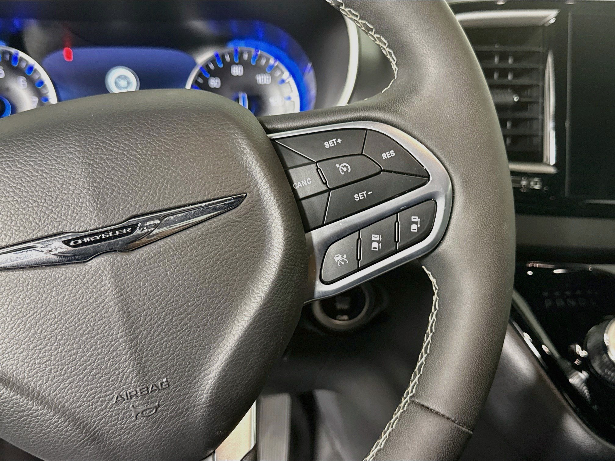 Used 2026 Chrysler Pacifica Select FWD image 15