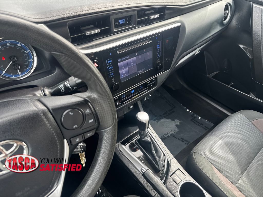Used 2018 Toyota Corolla LE FWD image 19