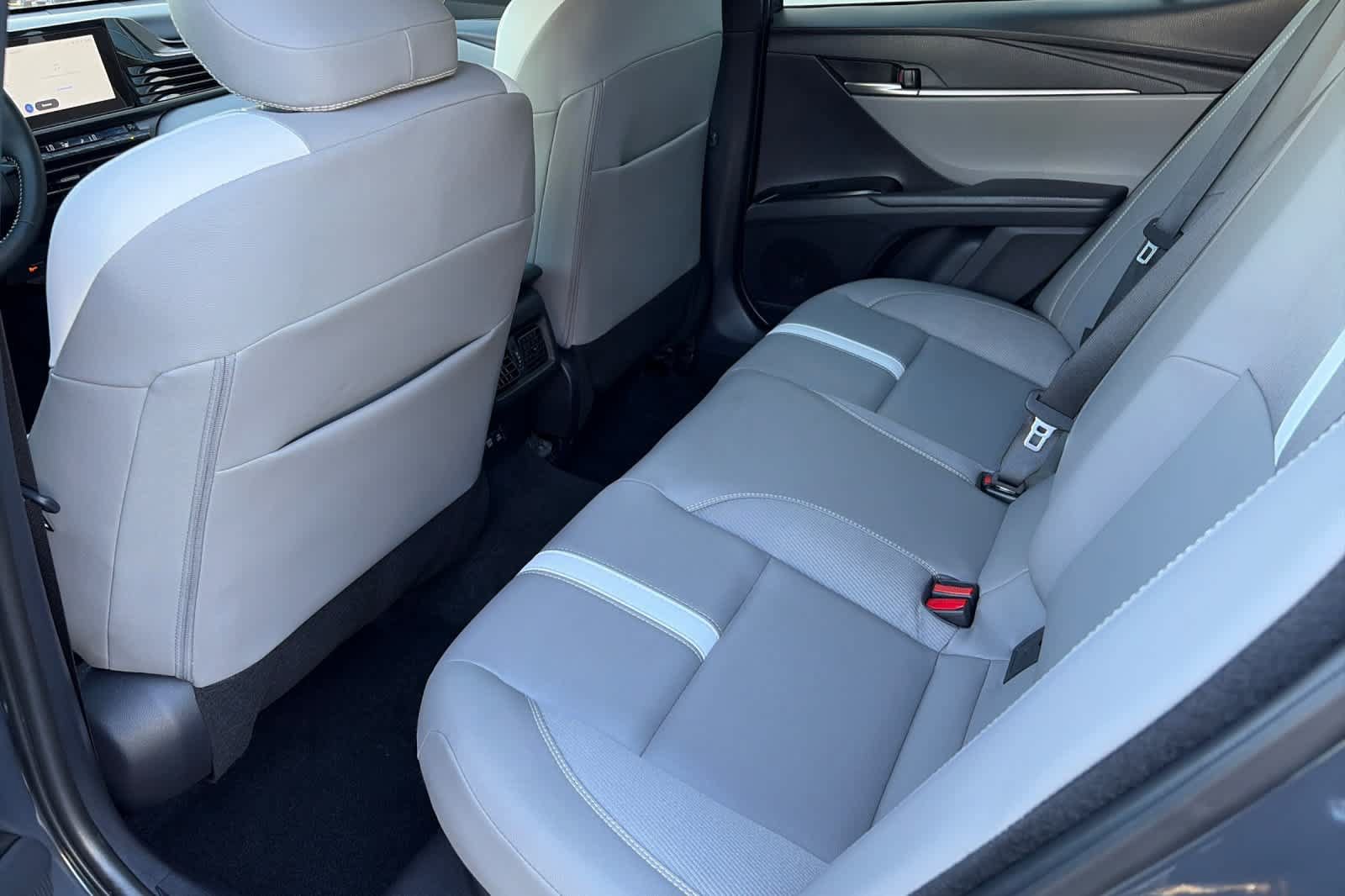 Used 2025 Toyota Camry SE FWD image 4