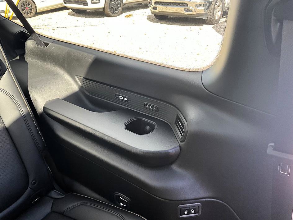 New 2026 Jeep Grand Wagoneer L 4WD image 39