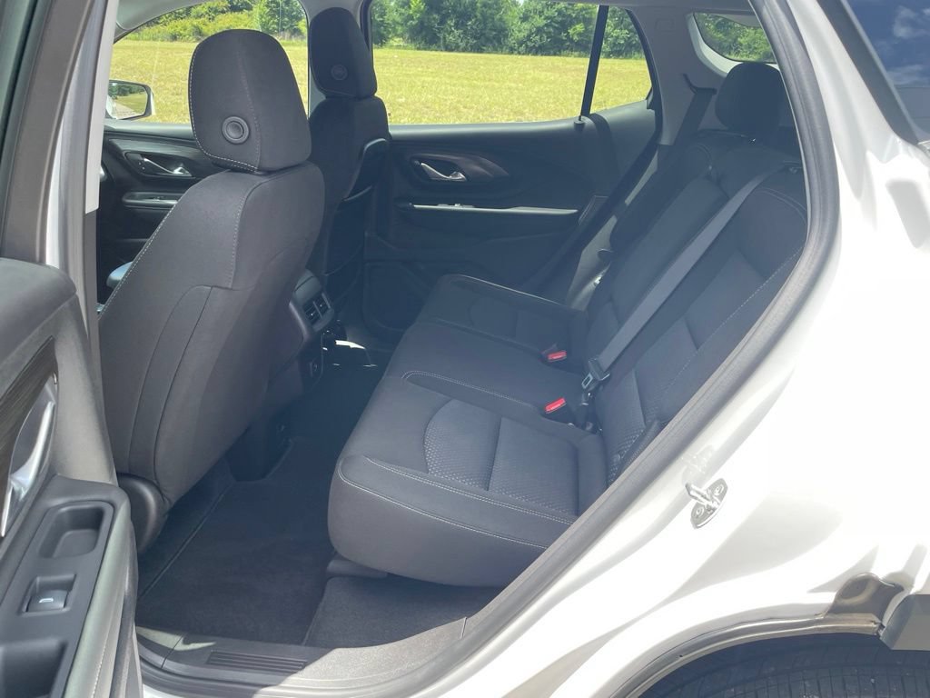 Used 2024 GMC Terrain SLE w/ Driver Convenience Package FWD image 28