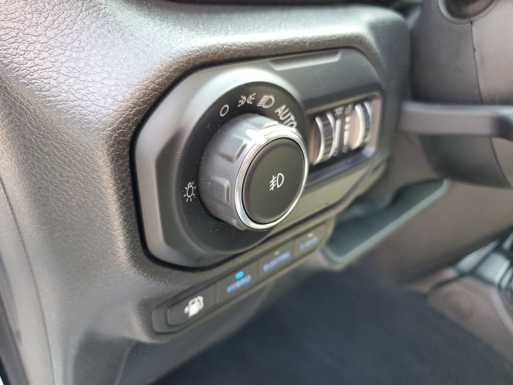 Used 2021 Jeep Wrangler Unlimited Rubicon 4xe w/ Cold Weather Group AWD/4WD image 24