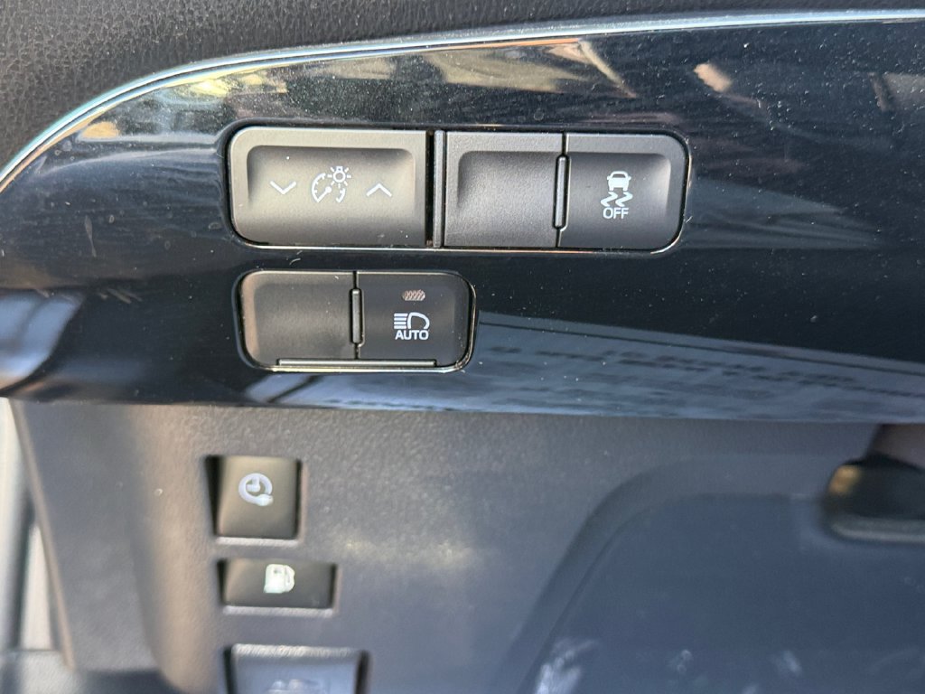 Used 2022 Toyota Prius Prime LE FWD image 20