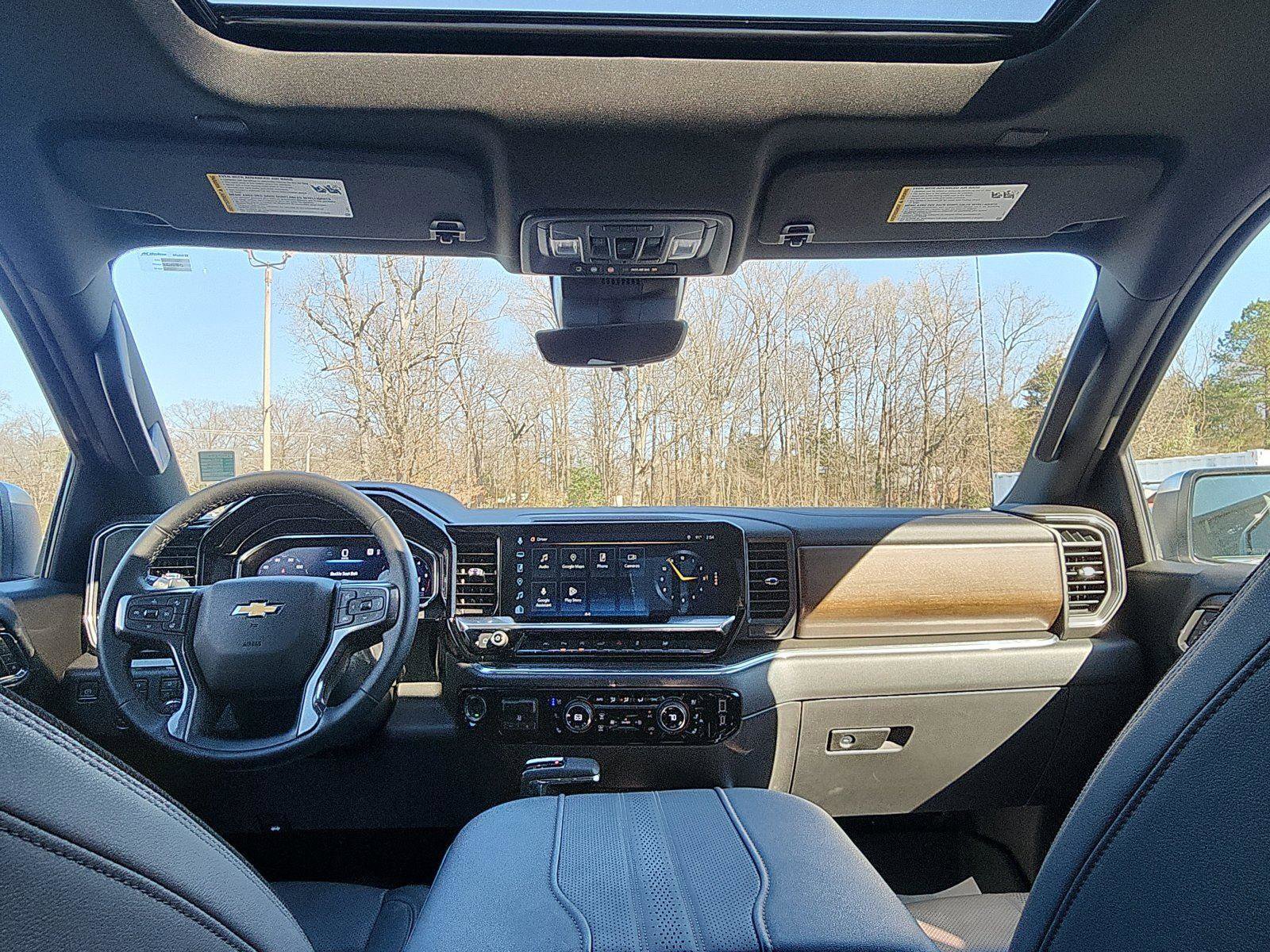 Used 2025 Chevrolet Silverado 1500 High Country w/ Technology Package AWD/4WD image 25