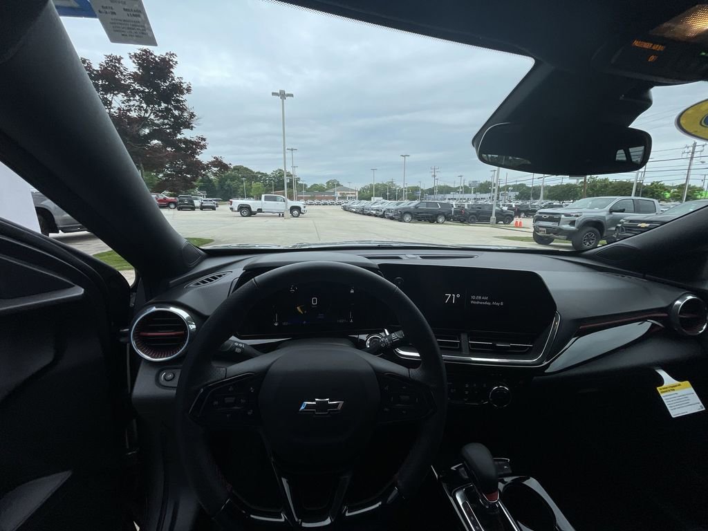 Certified 2025 Chevrolet Trax RS w/ Driver Confidence Package FWD image 11