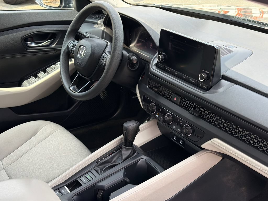 Certified 2023 Honda Accord LX image 9