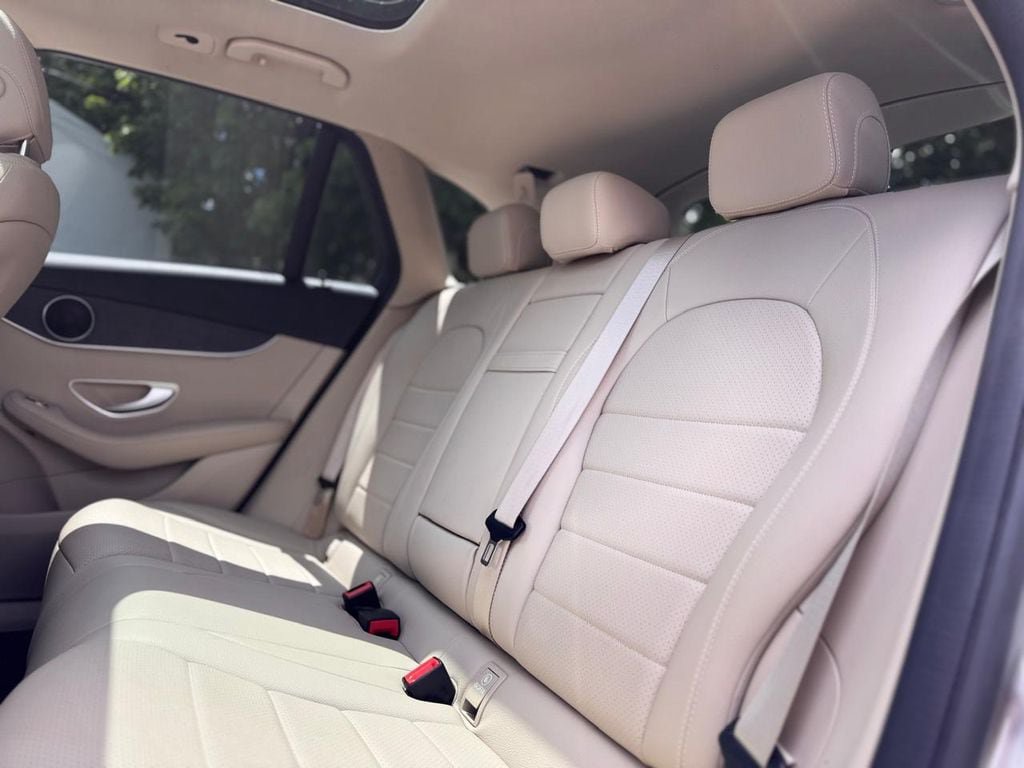 Used 2022 Mercedes-Benz GLC 300 4MATIC w/ Multimedia Package Lite image 27