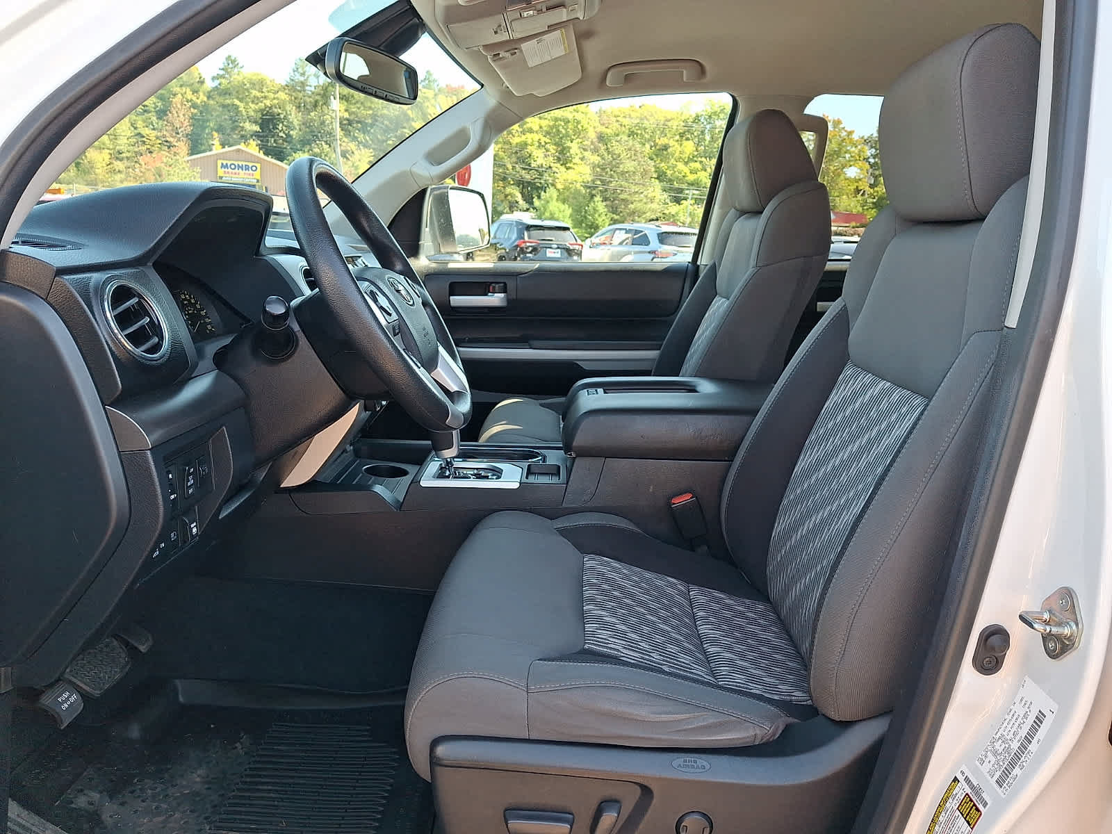 Certified 2020 Toyota Tundra SR5 w/ TRD Off-Road Package AWD/4WD image 15