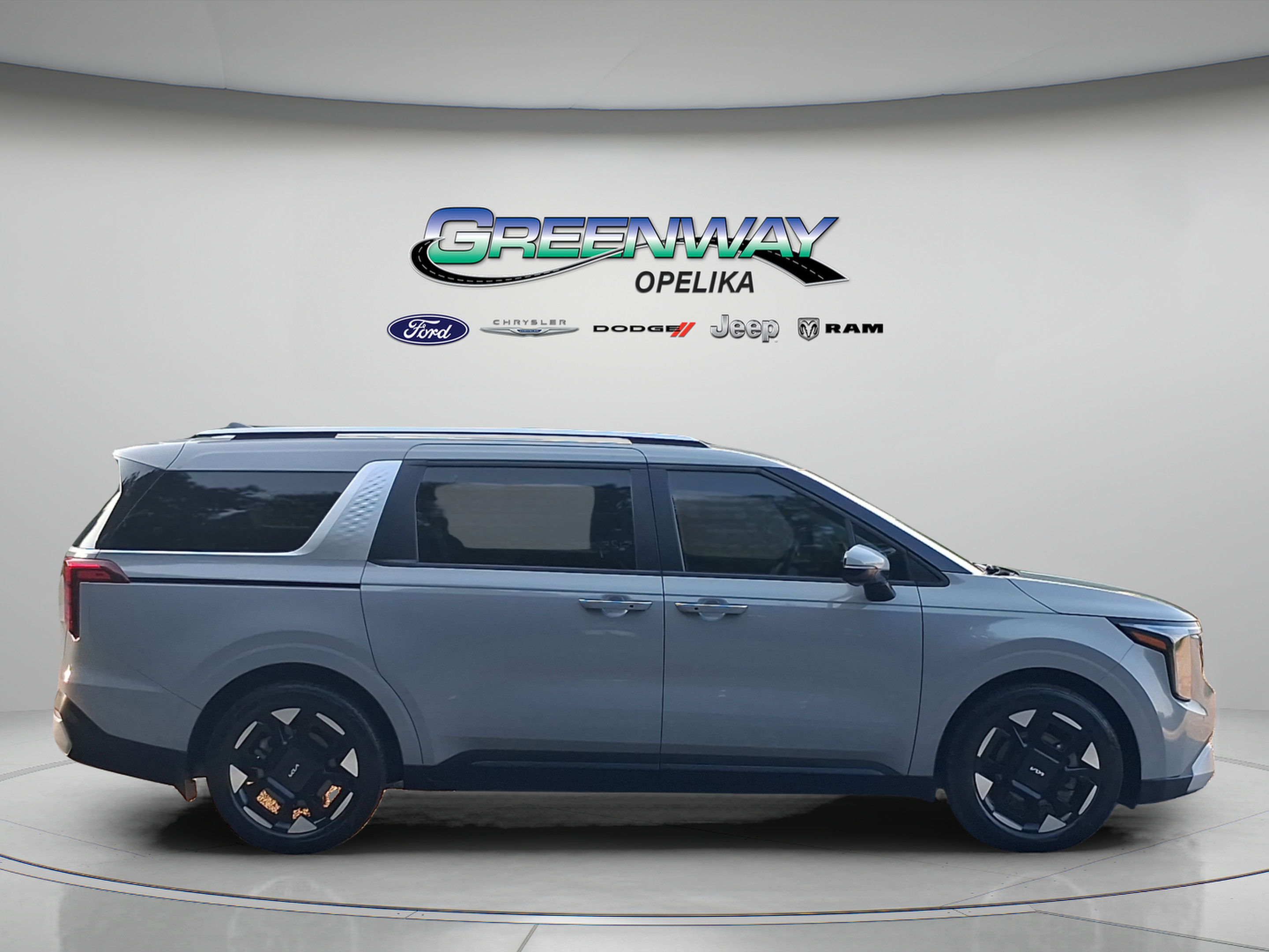 Used 2025 Kia Carnival EX FWD image 8