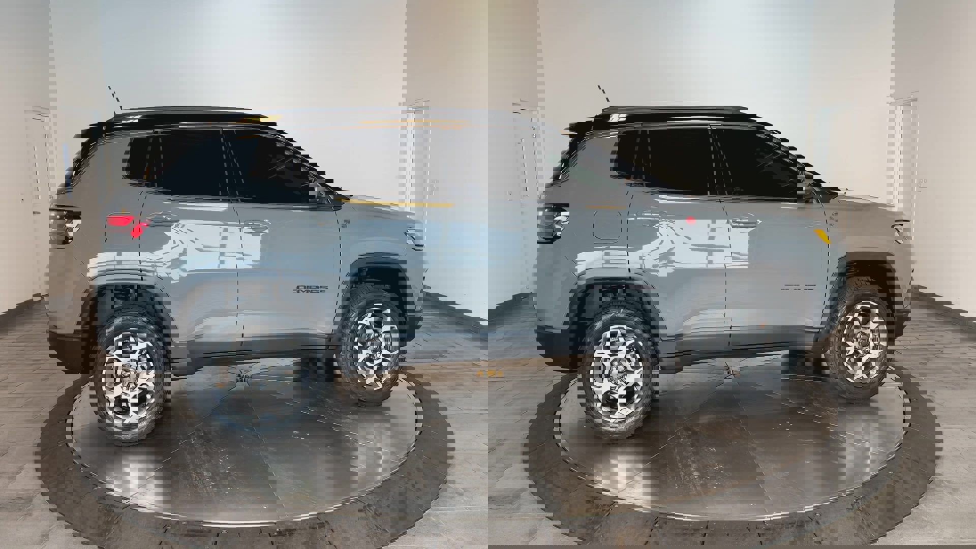 Used 2022 Jeep Compass Trailhawk w/ Trailhawk Elite Group image 9