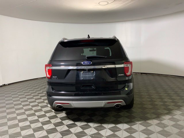 Used 2017 Ford Explorer XLT w/ Equipment Group 202A AWD/4WD image 6