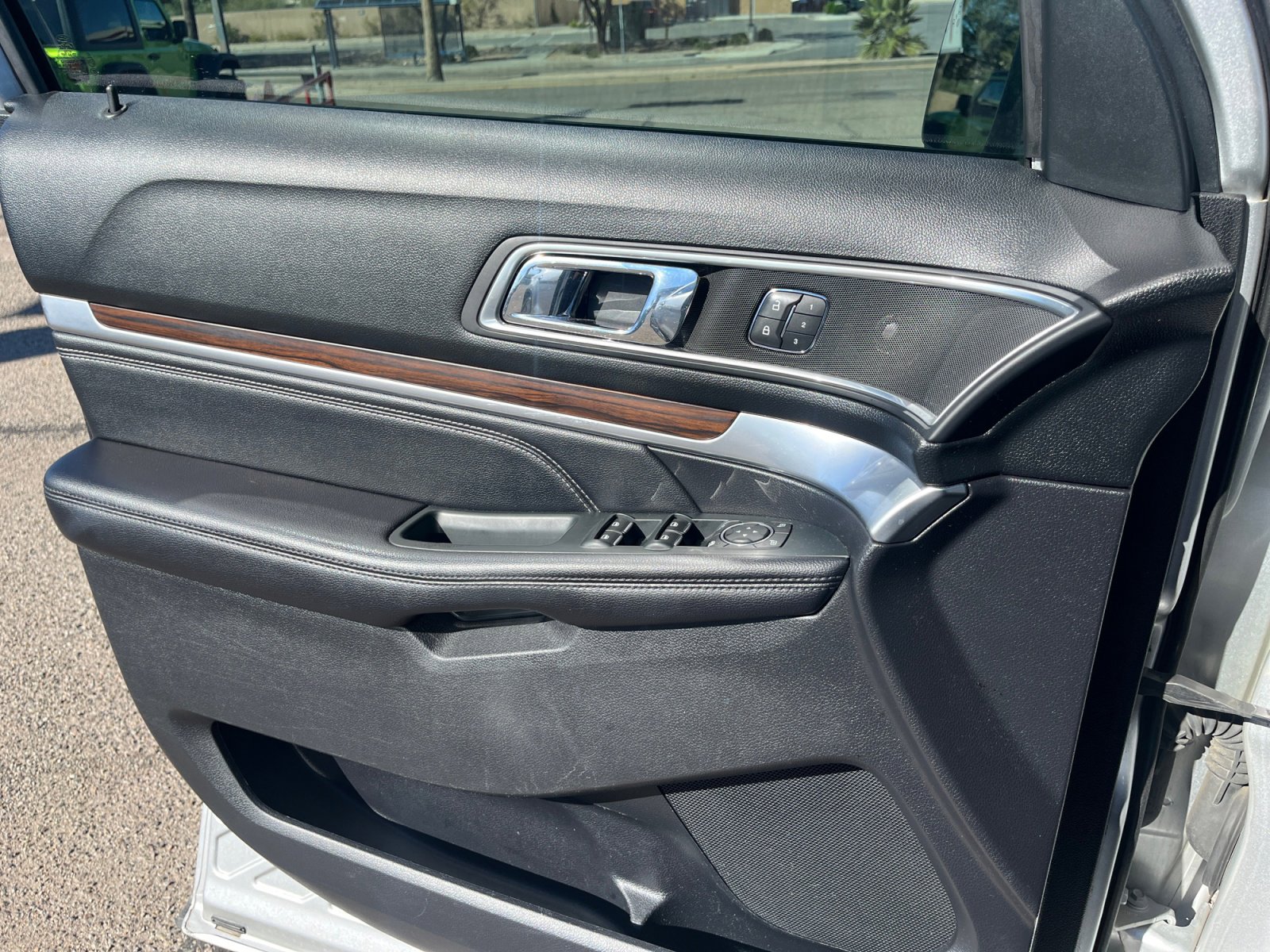 Used 2018 Ford Explorer Limited w/ Ford Safe & Smart Package image 13