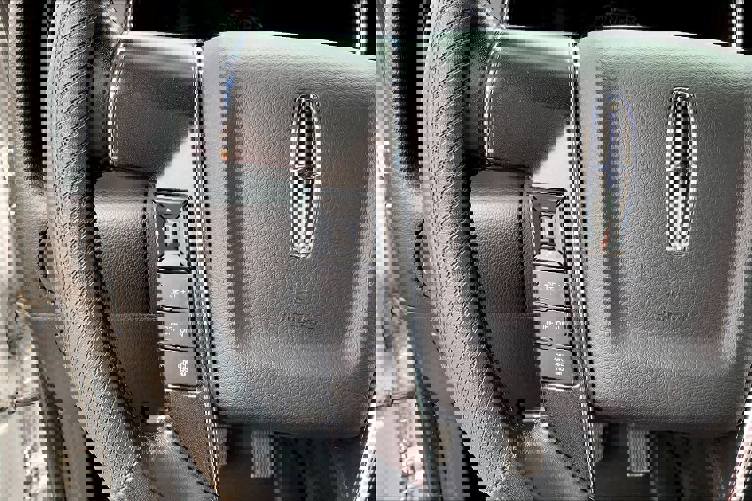 Used 2015 Lincoln Navigator 4WD image 22