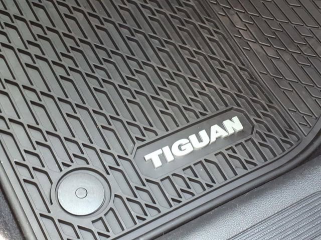 Used 2018 Volkswagen Tiguan SE image 30