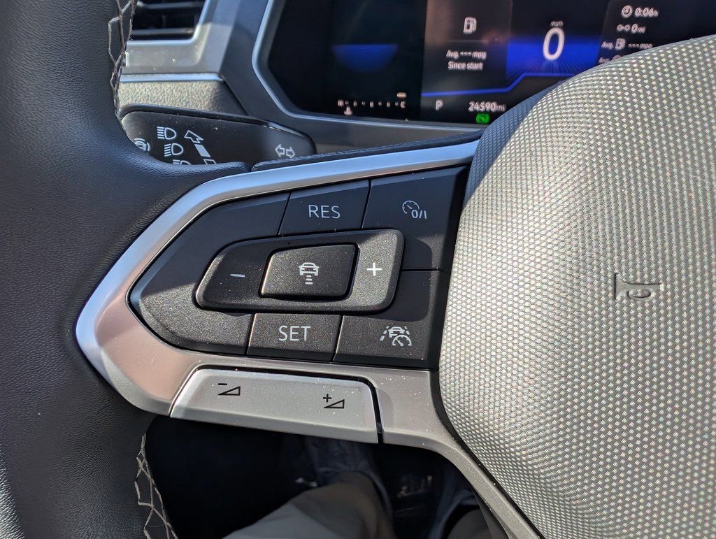 Used 2023 Volkswagen Tiguan SE image 25