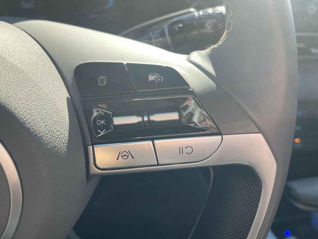 Used 2025 Hyundai Elantra Sport image 9