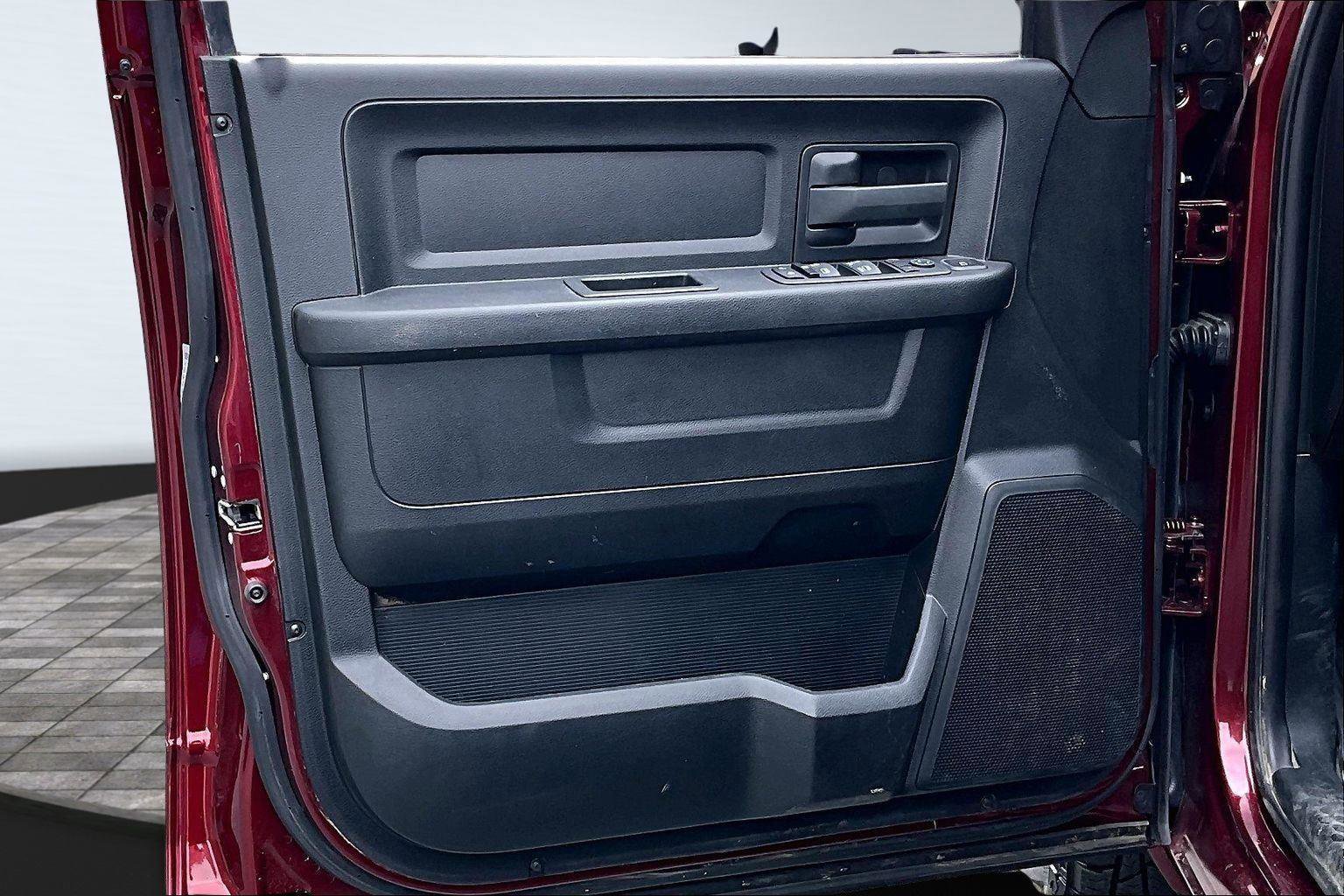 Used 2024 RAM 3500 Tradesman w/ Chrome Appearance Group image 24