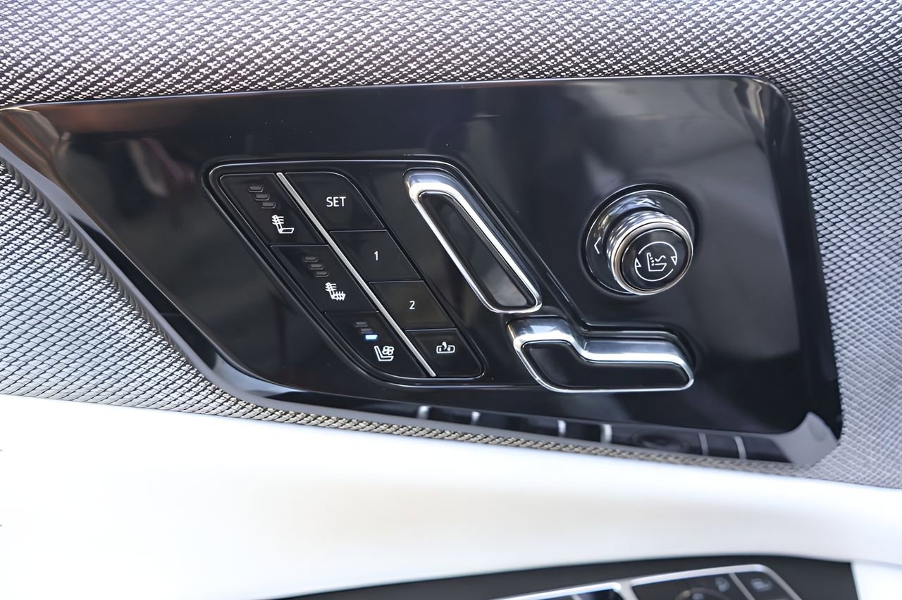 New 2026 Cadillac Optiq Luxury 2 RWD image 11